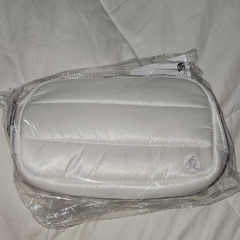 Lululemon Everywhere Belt Bag Wunder Puff. White And Silver!! Nwts! Rare!